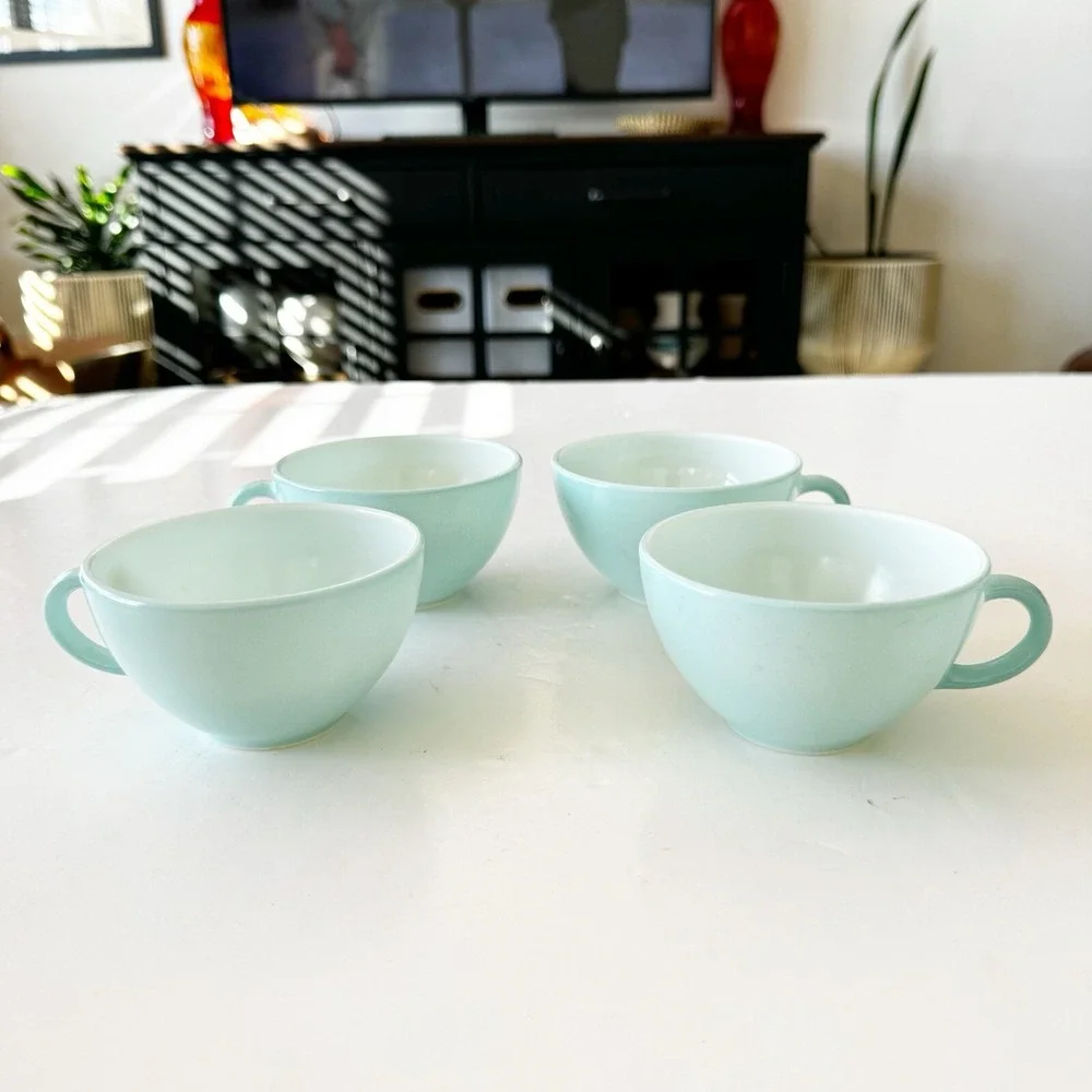 Pyrex set four